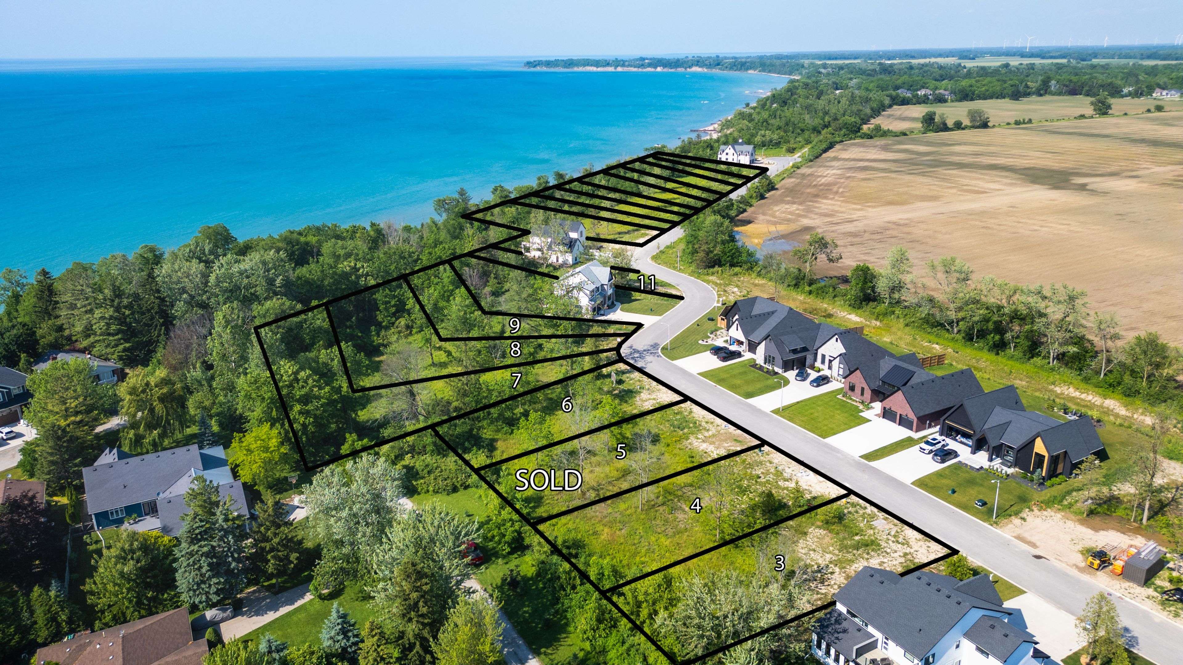 7073 Blue Coast HTS, Plympton-wyoming, ON N0N 1E0