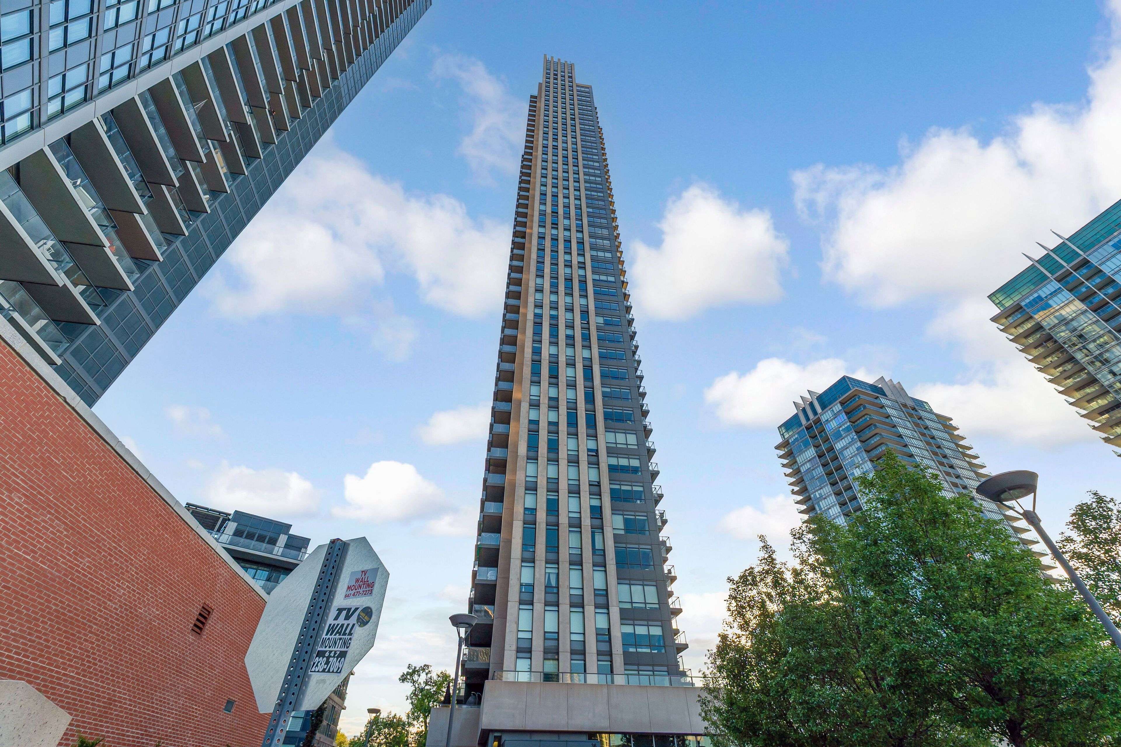 Toronto W06, ON M8V 0E5,36 Park Lawn RD #2209