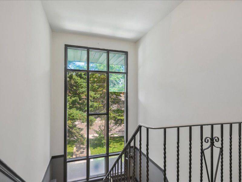 Toronto W06, ON M8W 3G9,18 Thirty Third ST