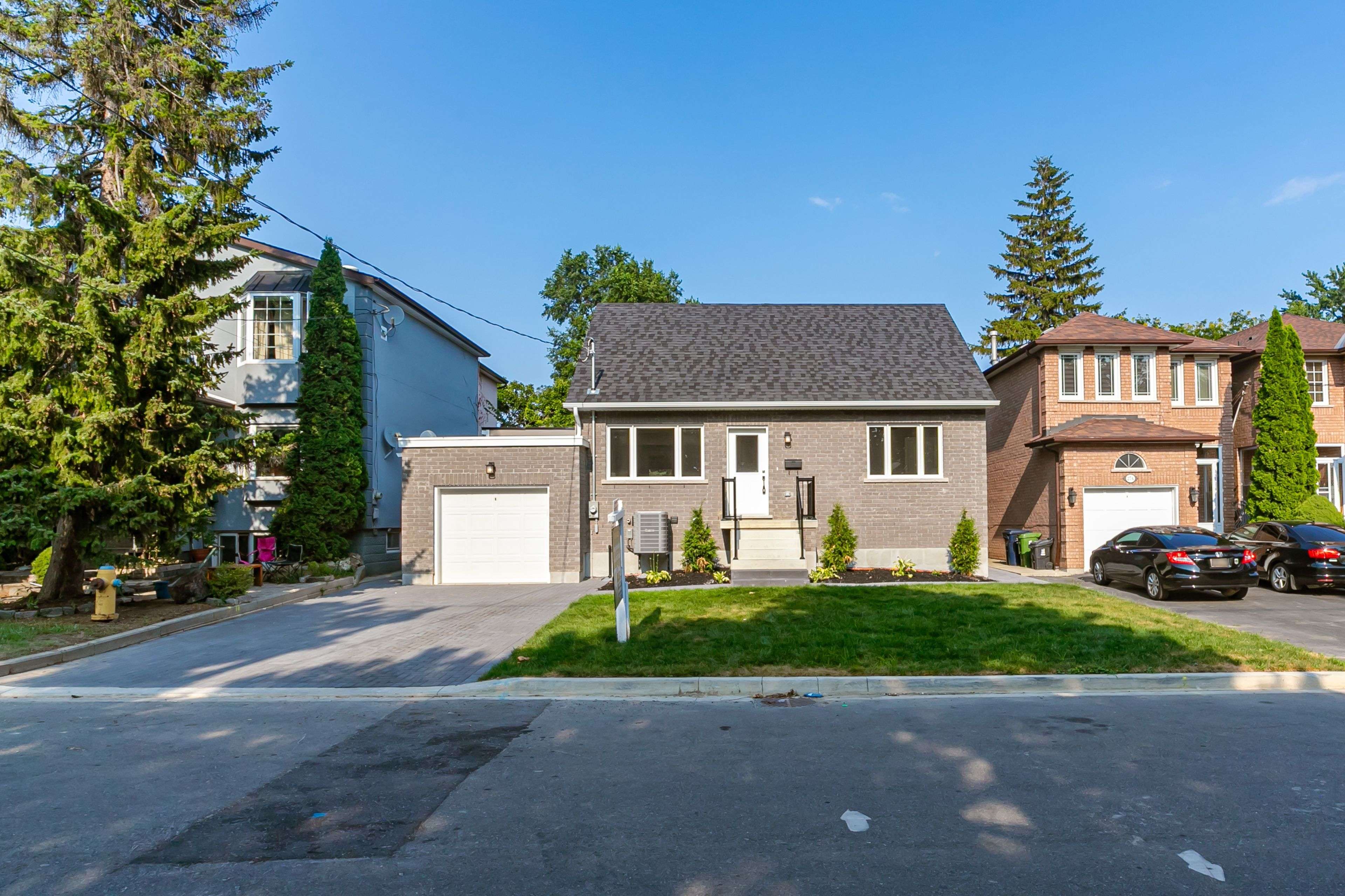 Toronto E06, ON M1N 3V3,29 NATAL AVE