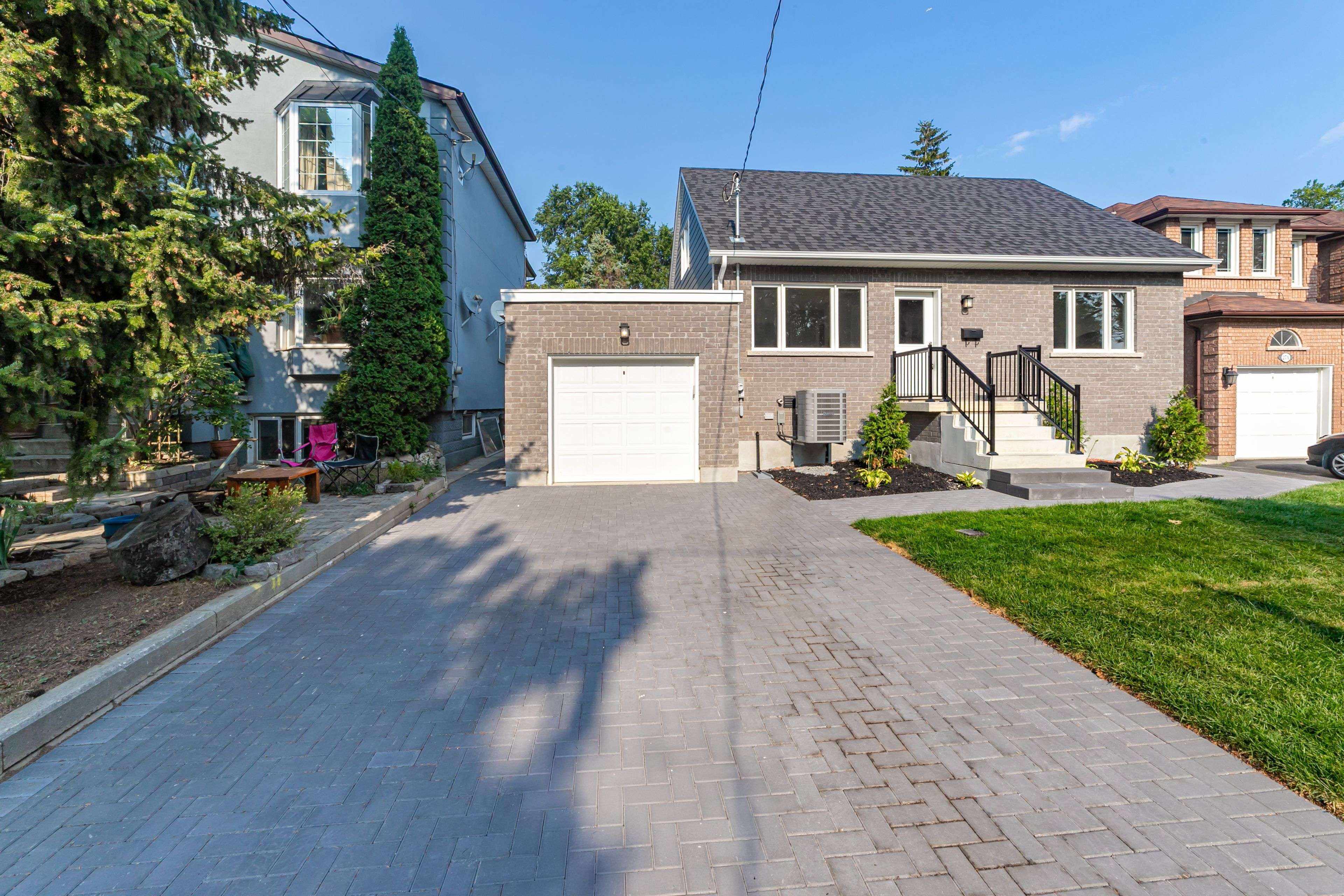 Toronto E06, ON M1N 3V3,29 NATAL AVE