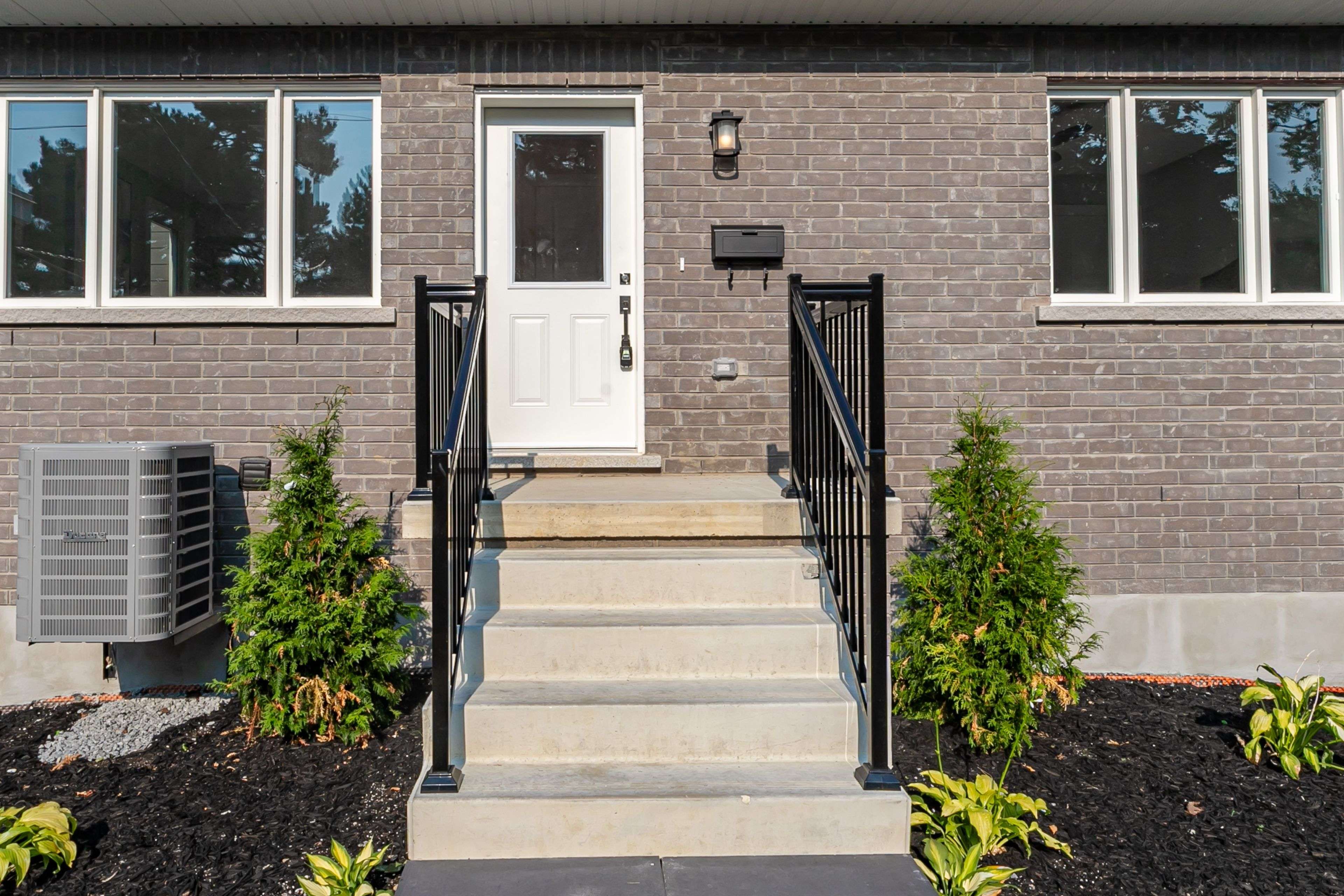 Toronto E06, ON M1N 3V3,29 NATAL AVE