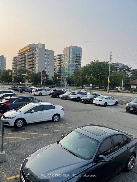 Mississauga, ON L5B 2L6,165 Dundas ST W