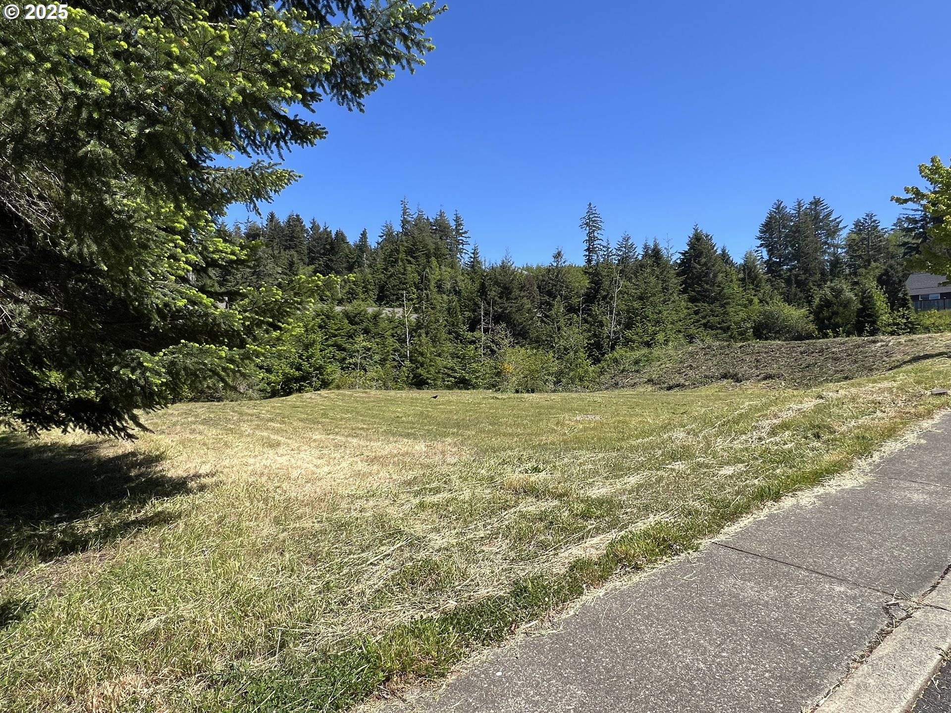 Coos Bay, OR 97420,2249 Timberline Dr. ##24