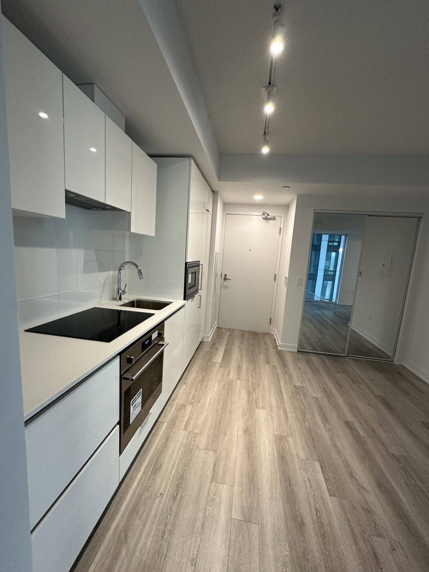Toronto C01, ON M5T 3C1,121 St Patrick ST #417