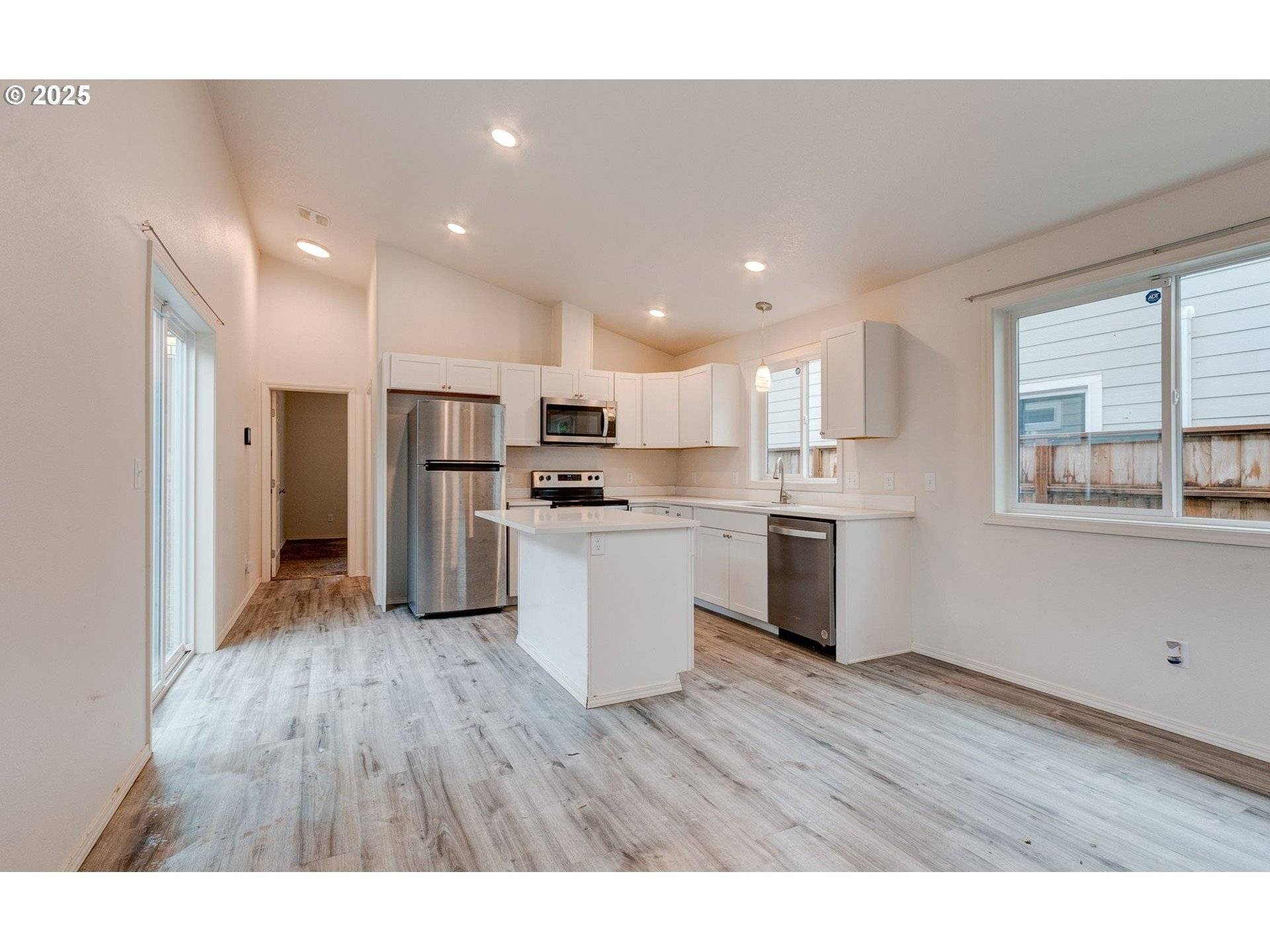 Castle Rock, WA 98611,1020 3RD AVE