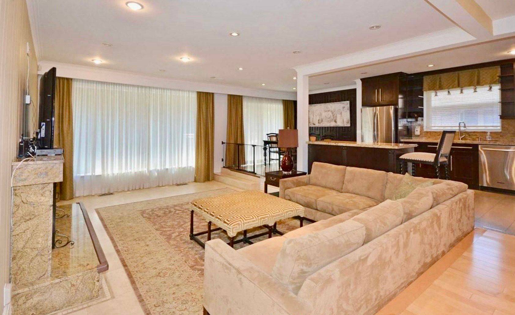 Toronto C13, ON M4A 1P5,23 Pitcairn CRES