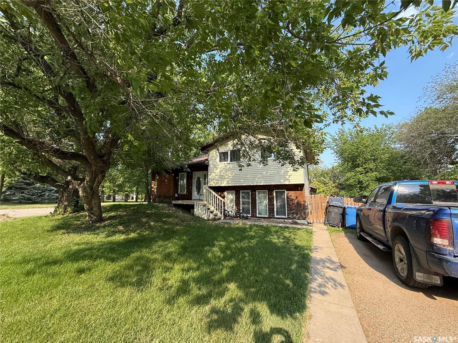 Carnduff, SK S0C 0S0,201 3rd STREET W