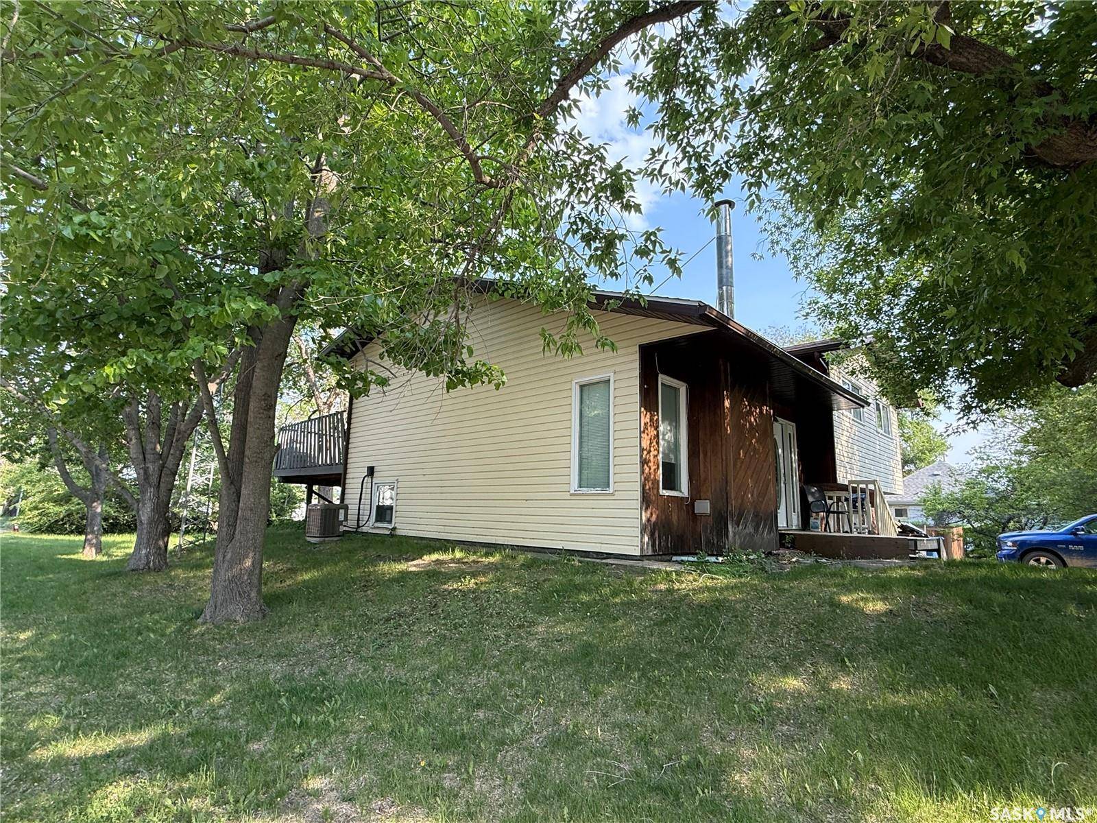 Carnduff, SK S0C 0S0,201 3rd STREET W