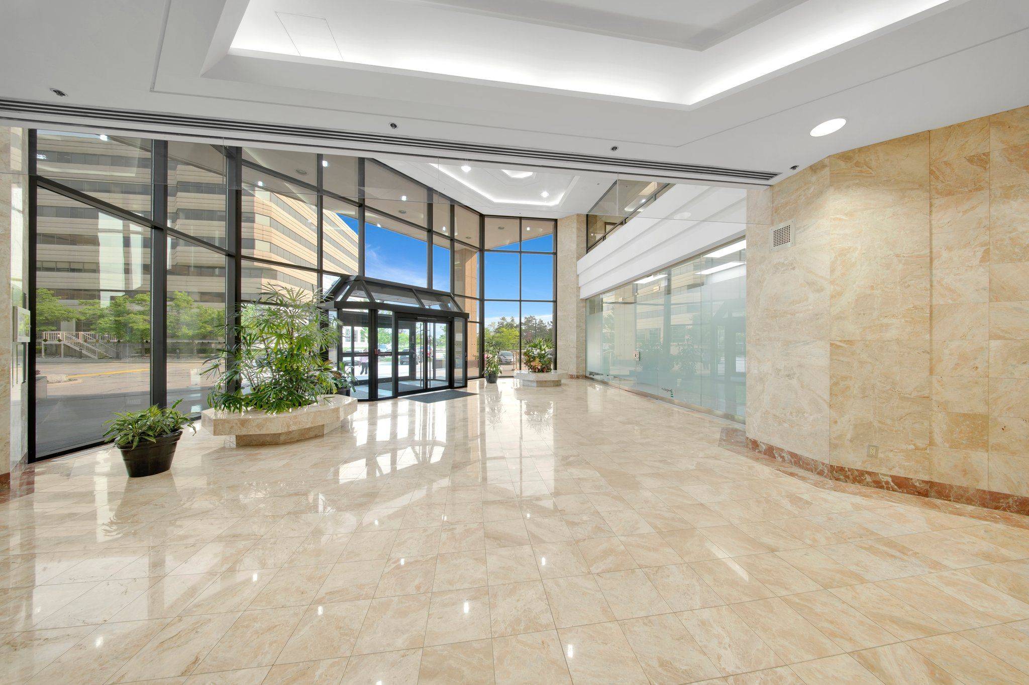 6733 Mississauga RD #54, Mississauga, ON L5N 6J5