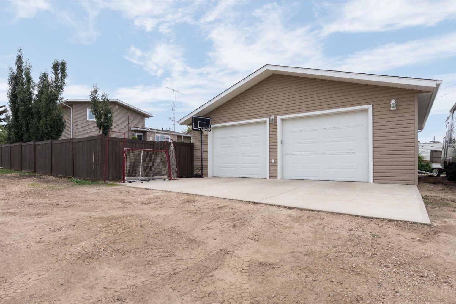 Holden, AB T0B 2C0,5104 51 AVE