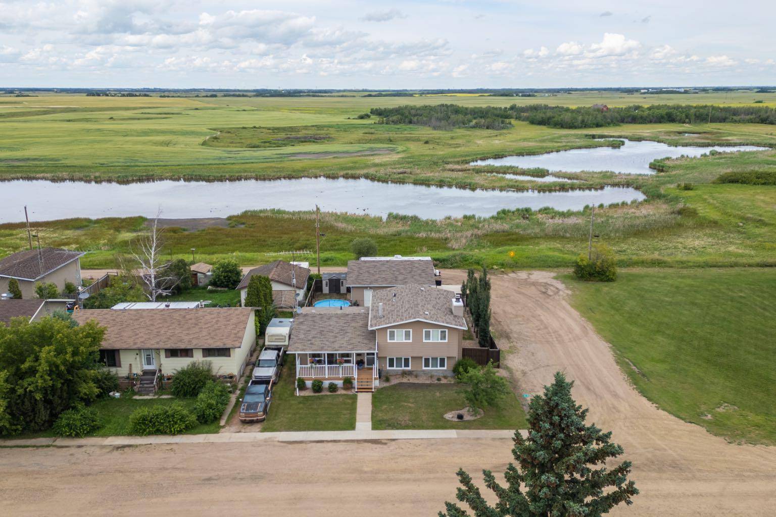 Holden, AB T0B 2C0,5104 51 AVE