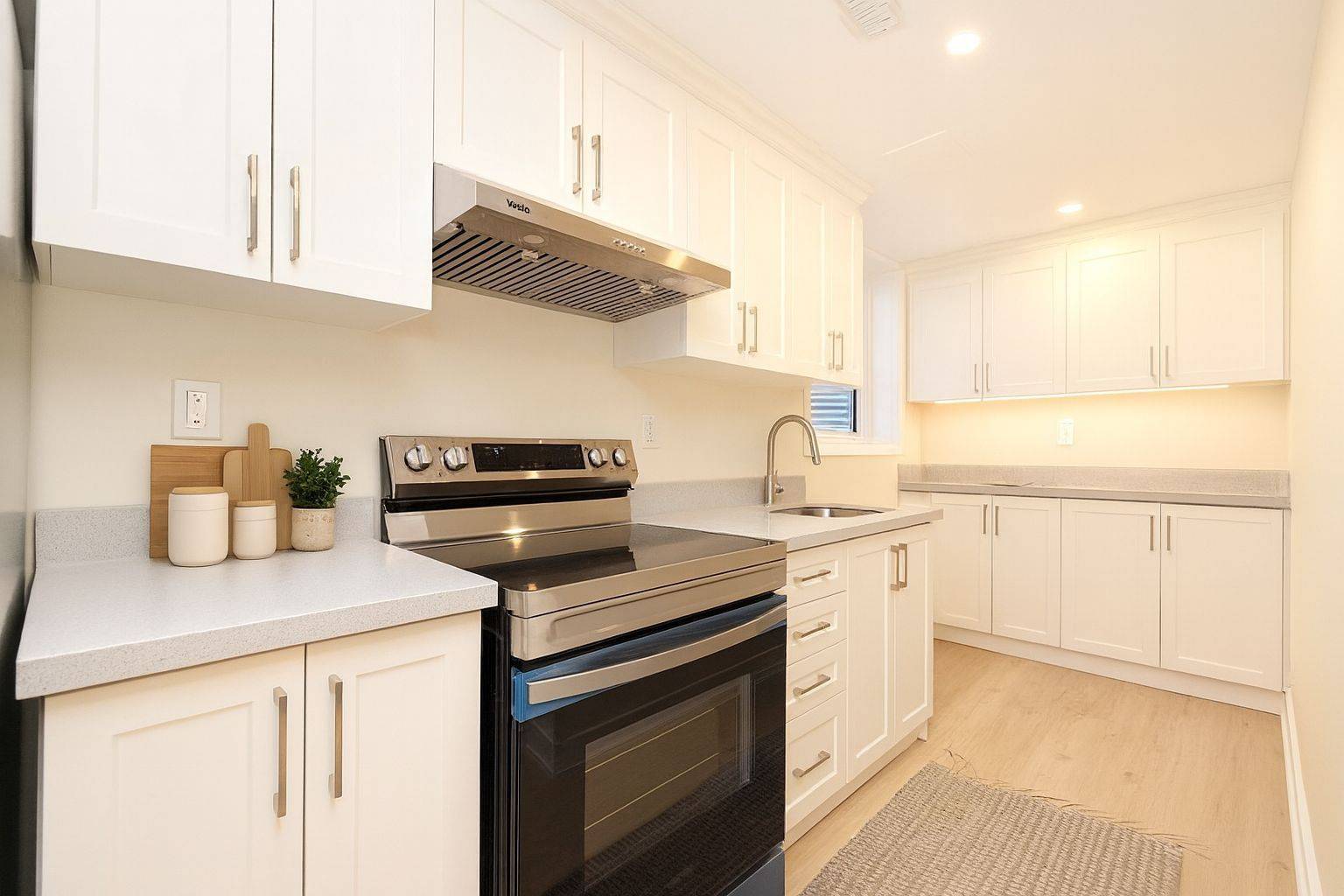 Mississauga, ON L5C 2B7,3131 Lenester DR #Lower level