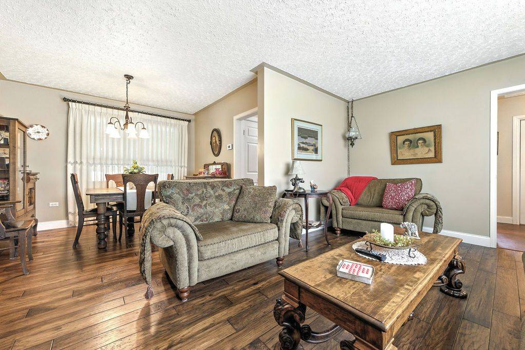 25 Laurentian ST, Deep River, ON K0J 1P0