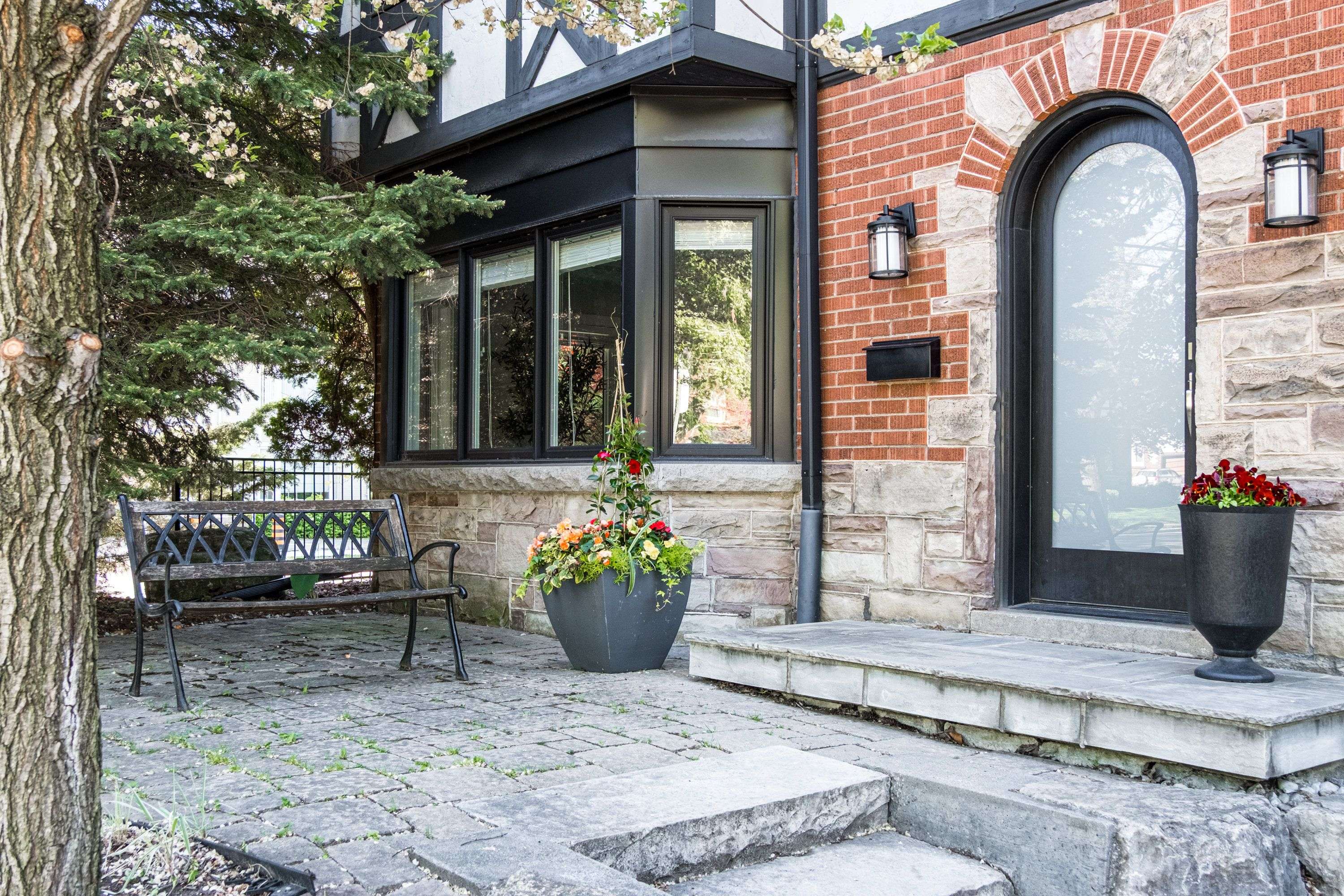 Hamilton, ON L8S 4C9,3 Oakwood PL