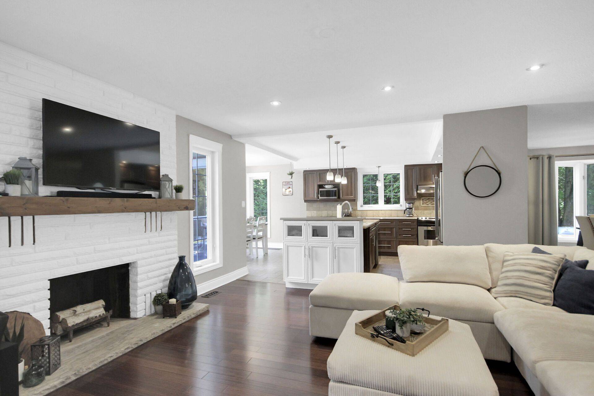 Russell, ON K4R 1C5,100 Des Pins ST