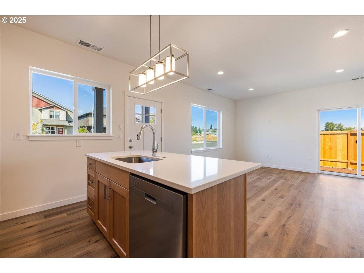 Dallas, OR 97338,1677 SE Barberry AVE