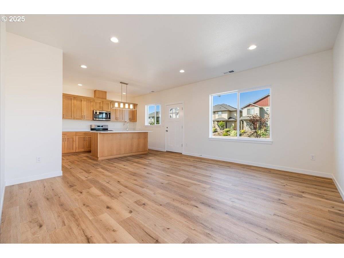 Dallas, OR 97338,1677 SE Barberry AVE