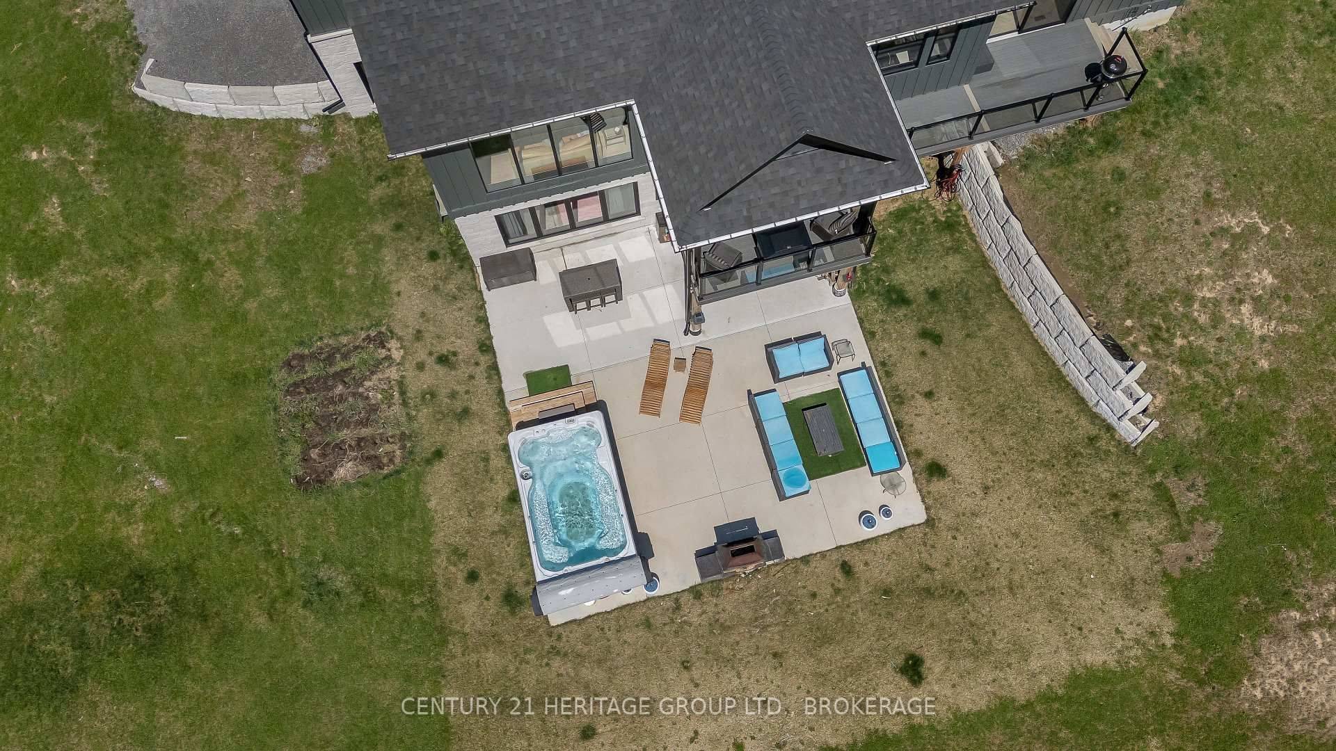 Kingston, ON K7L 0G2,245 Mann DR