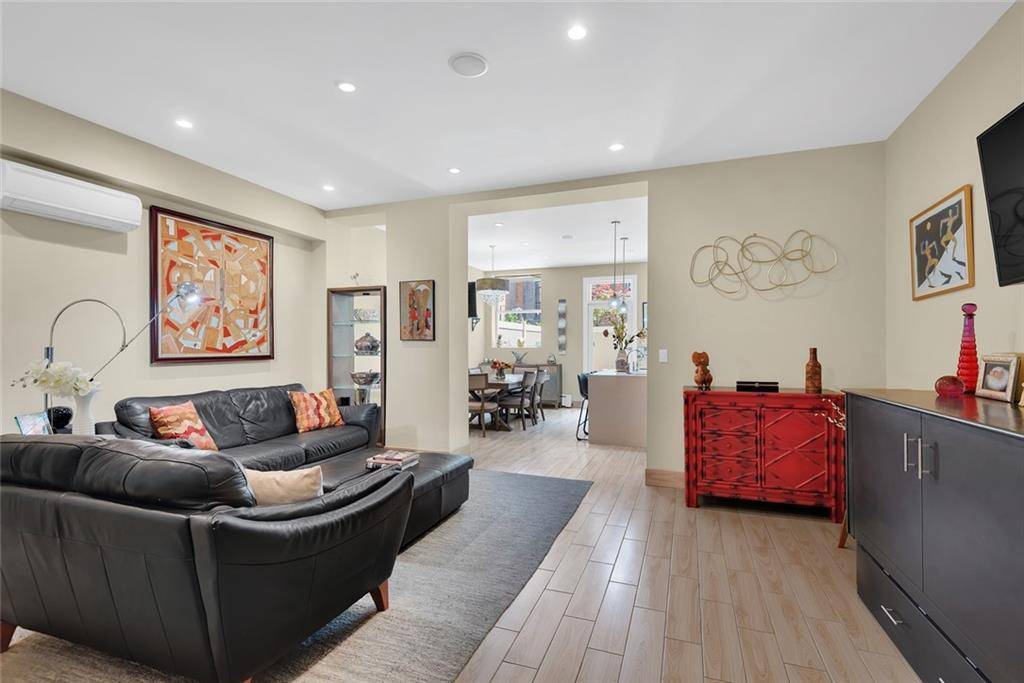 Brooklyn, NY 11238,459 Vanderbuilt AVE