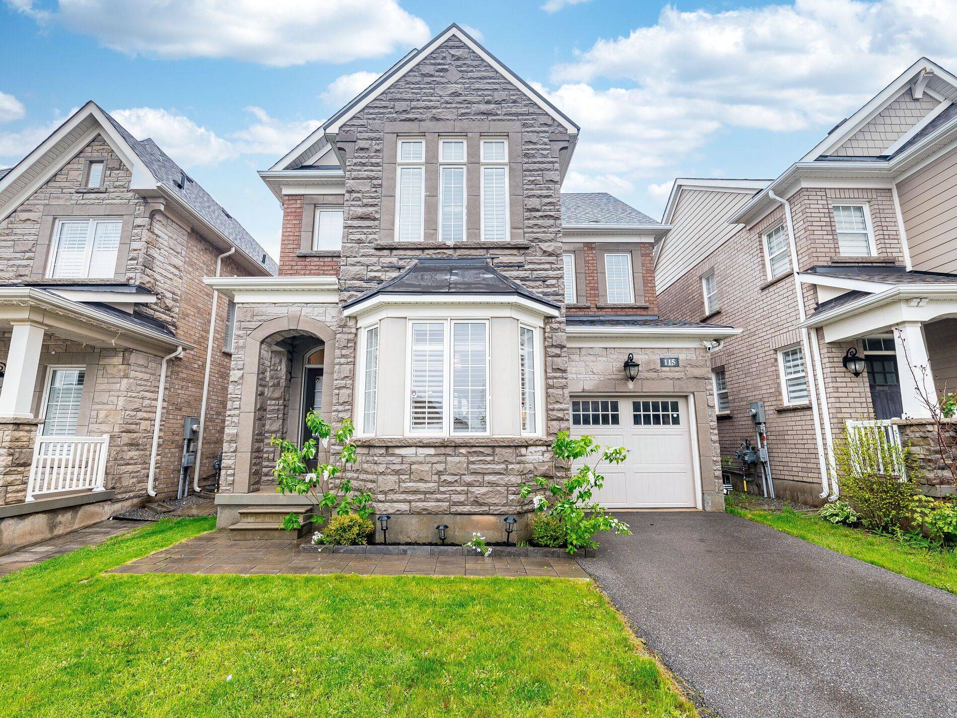 Oakville, ON L6H 0M6,115 BEAVERIDGE AVE W