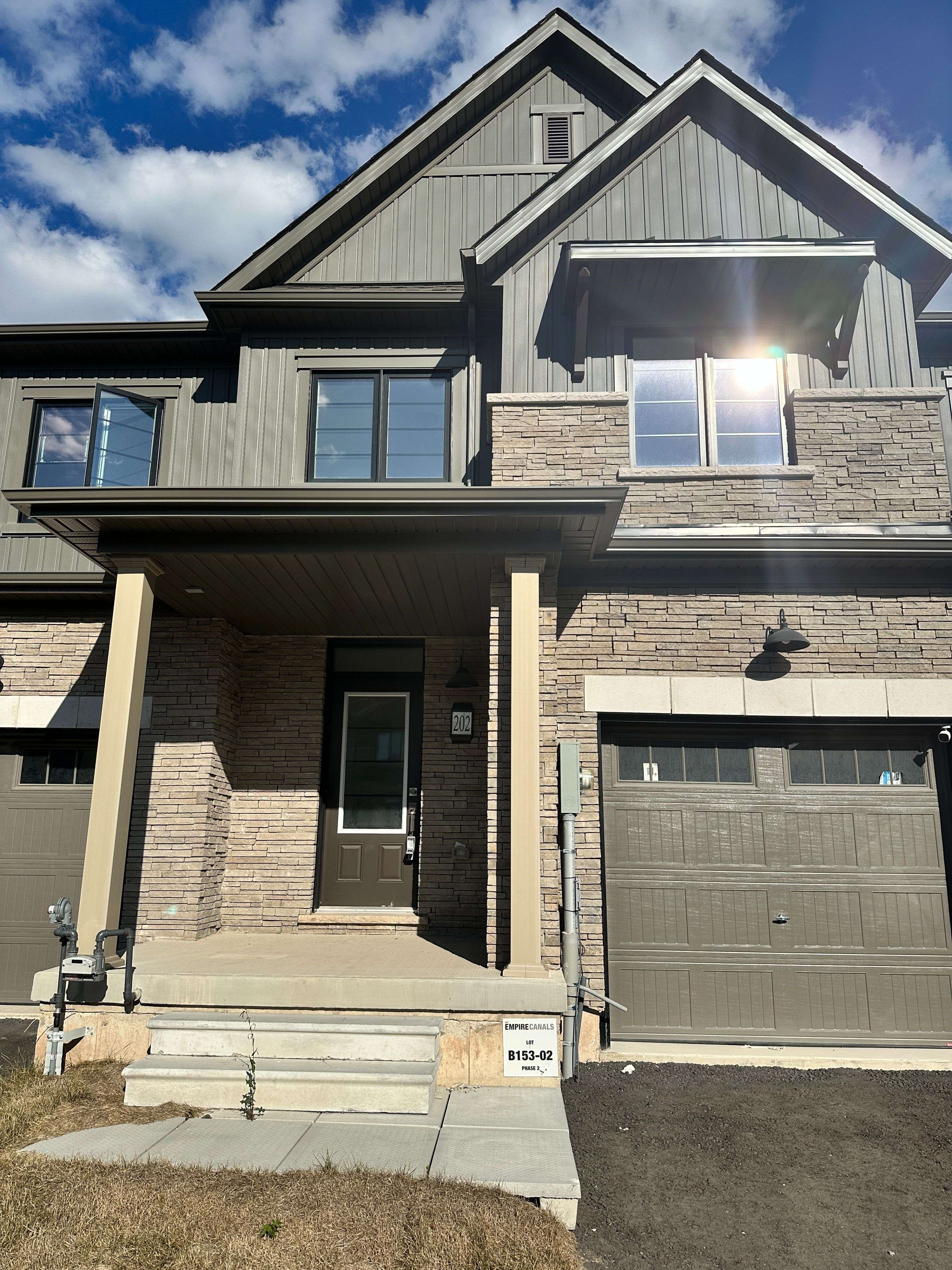 Welland, ON L3B 3J3,202 Port CRES