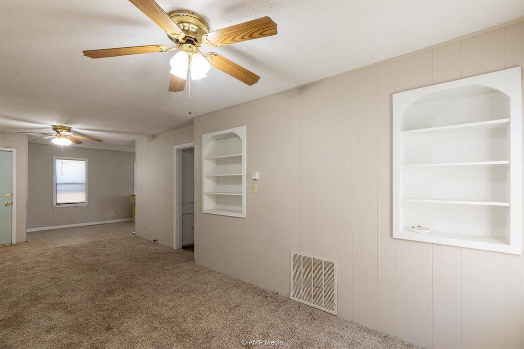 Hamlin, TX 79520,517 NW J Avenue