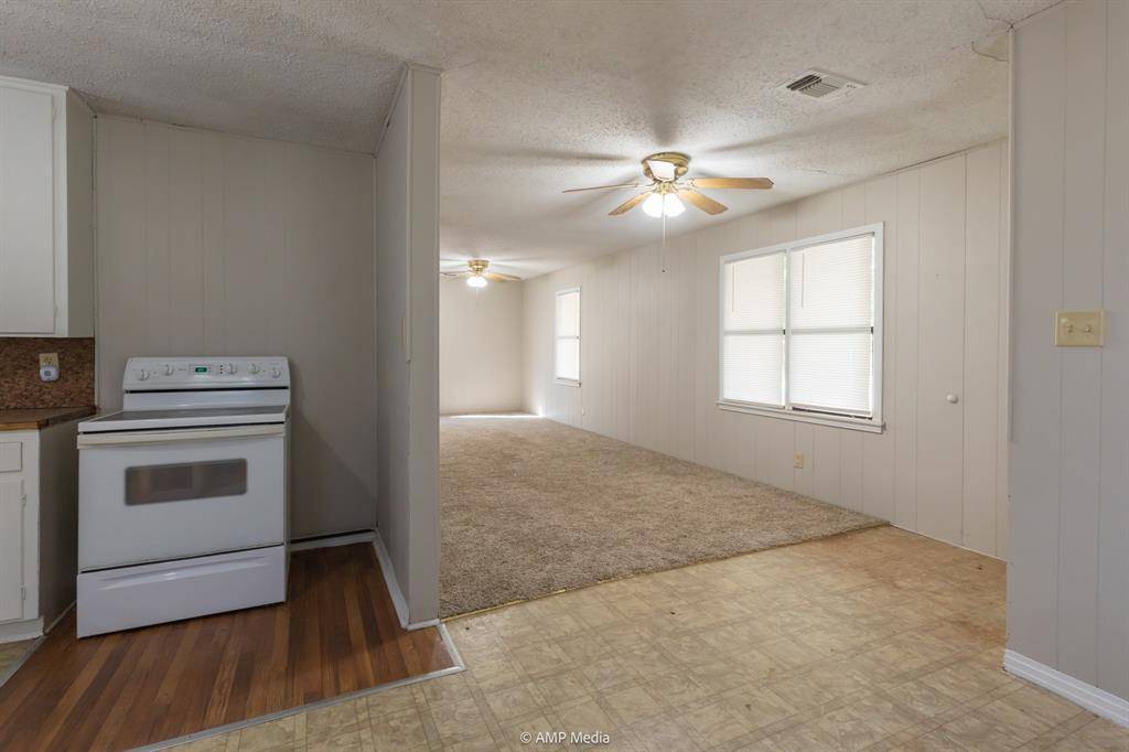 Hamlin, TX 79520,517 NW J Avenue