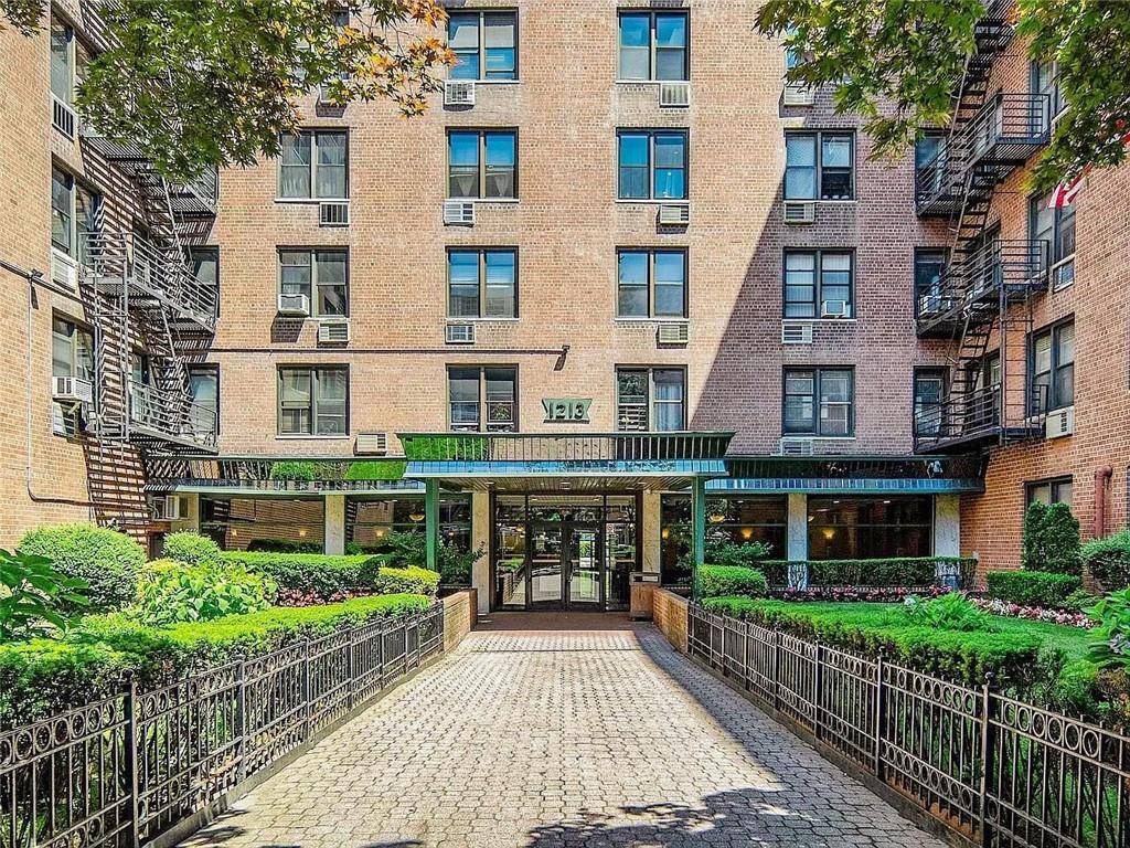 Brooklyn, NY 11235,1213 Avenue Z #B19