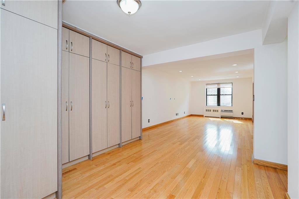 Brooklyn, NY 11235,1213 Avenue Z #B19