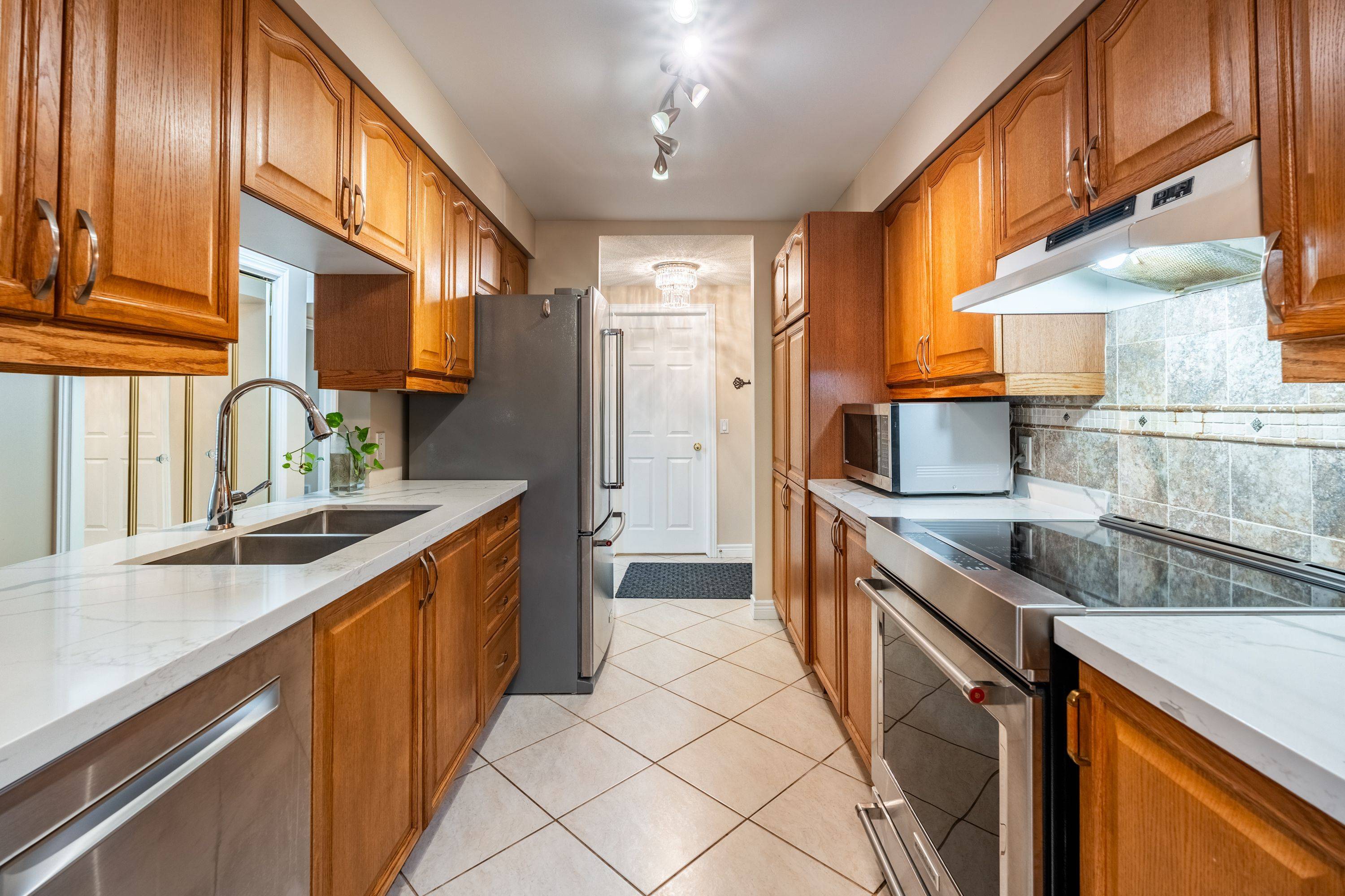 Hamilton, ON L9K 1J8,990 Golf Links RD #106