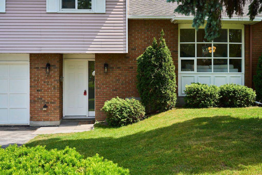 Kanata, ON K2L 2K4,77 Seabrooke DR