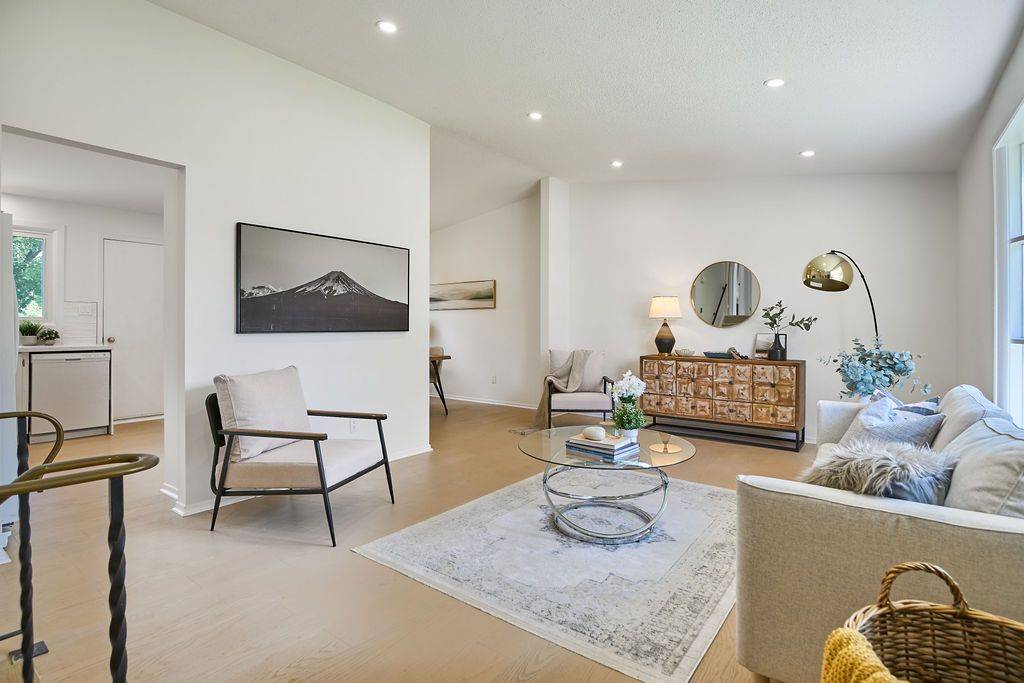 Kanata, ON K2L 2K4,77 Seabrooke DR