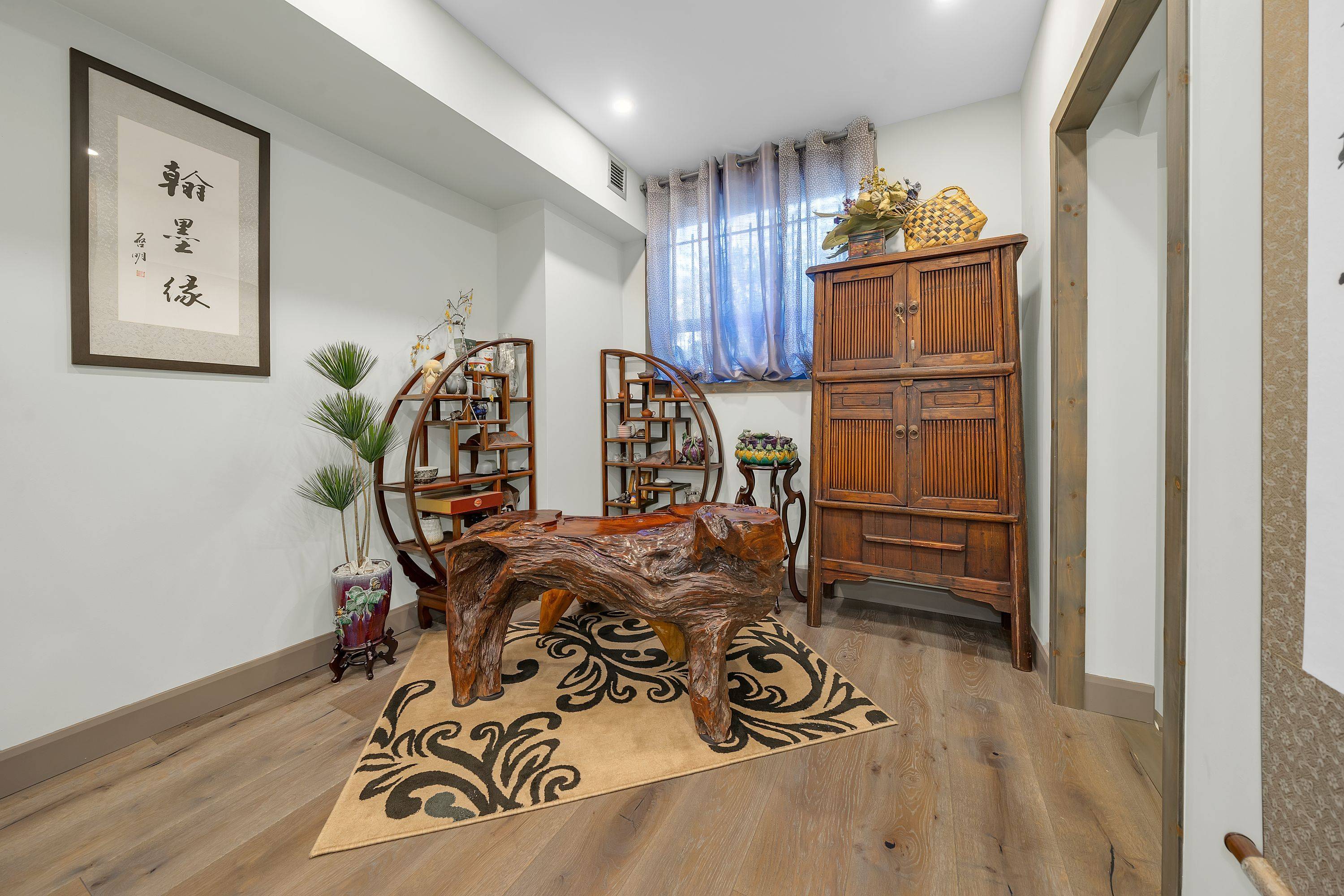 Toronto C08, ON M4Y 1K3,21 Dundonald ST