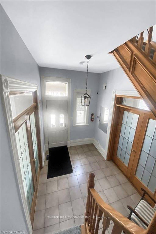 869 Dundas ST #2, London East, ON N5W 2Z7