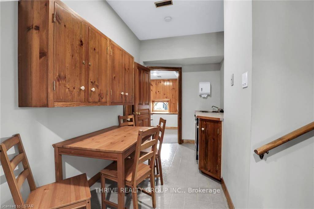 869 Dundas ST #2, London East, ON N5W 2Z7