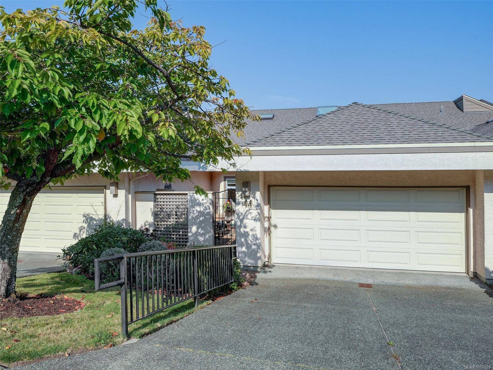 Saanich, BC V8X 5E7,4318 Emily Carr Dr #44