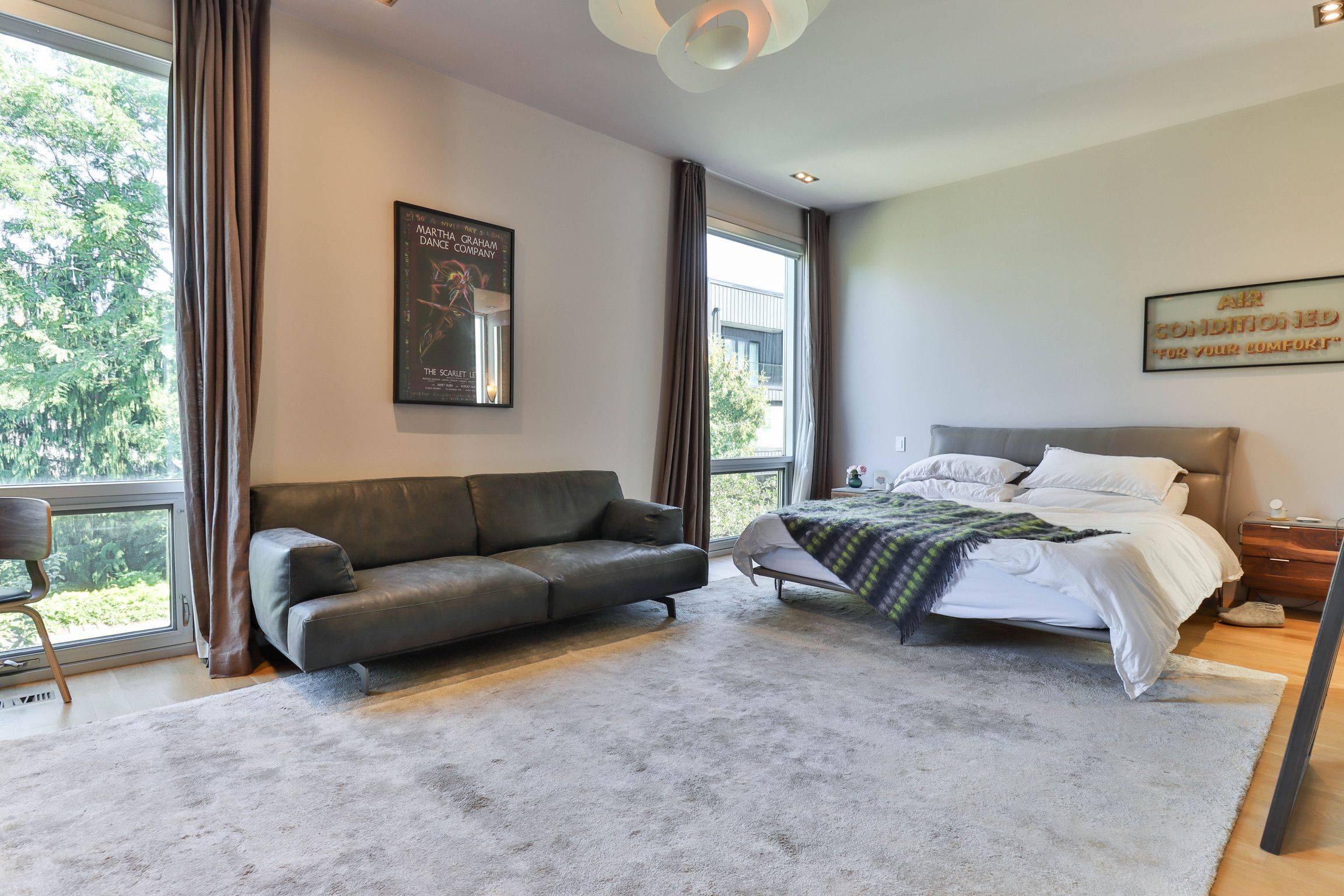 Toronto C01, ON M6J 1B9,18 Mitchell AVE