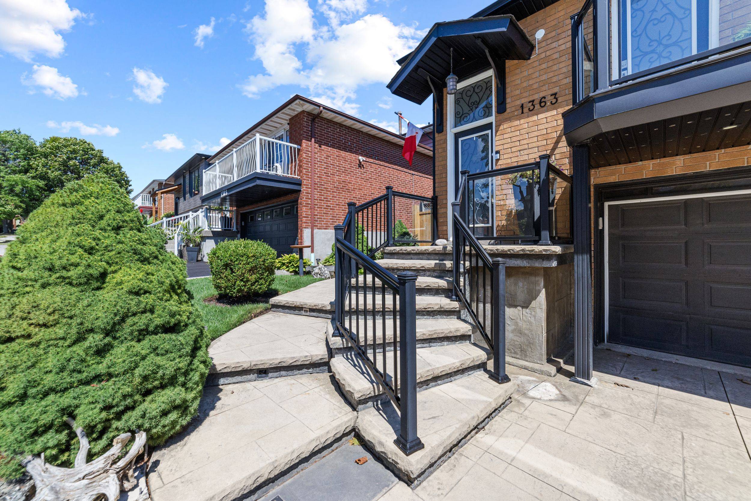 Oakville, ON L6H 3E7,1363 Harmsworth SQ