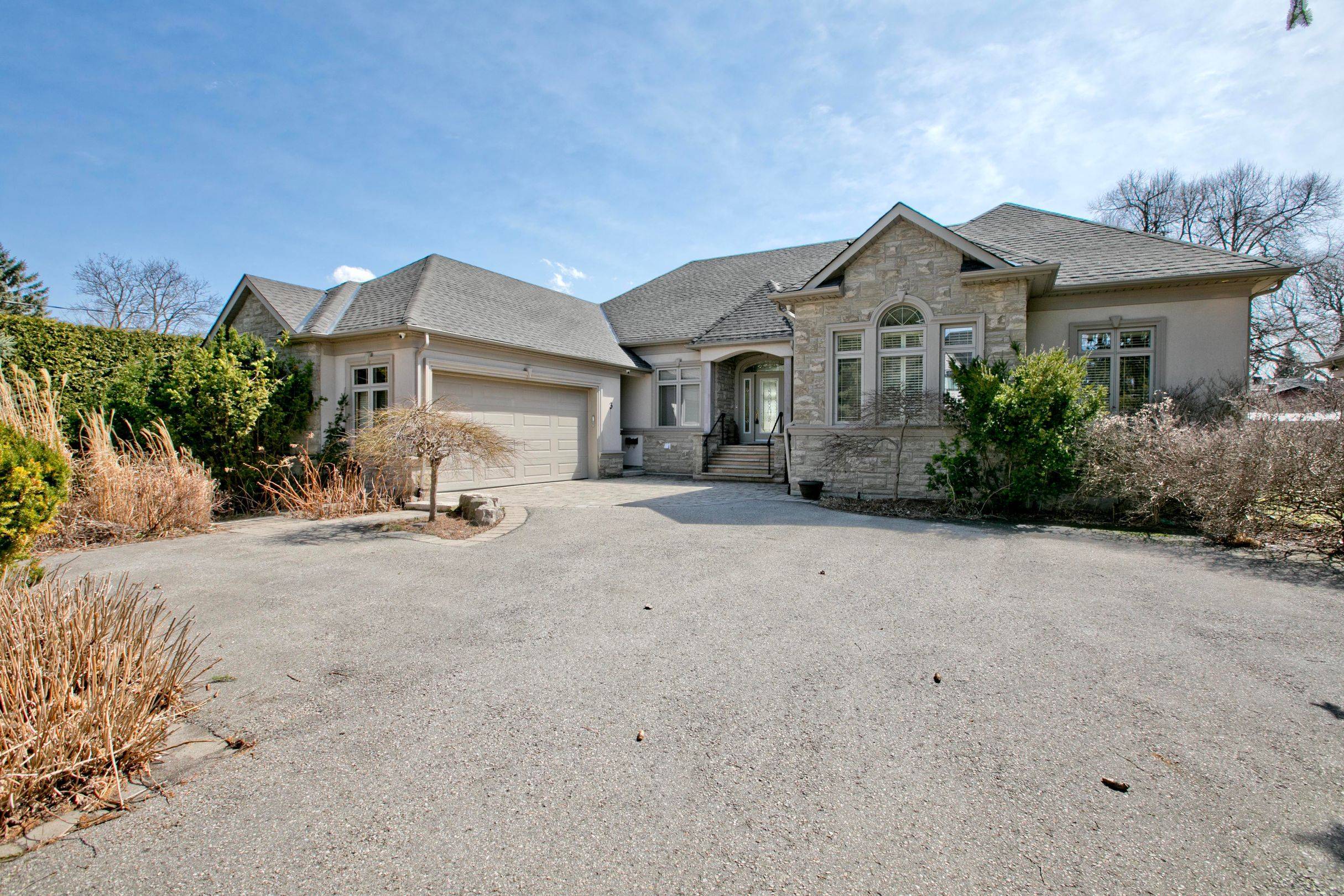 Markham, ON L3R 1K3,3 River Bend RD