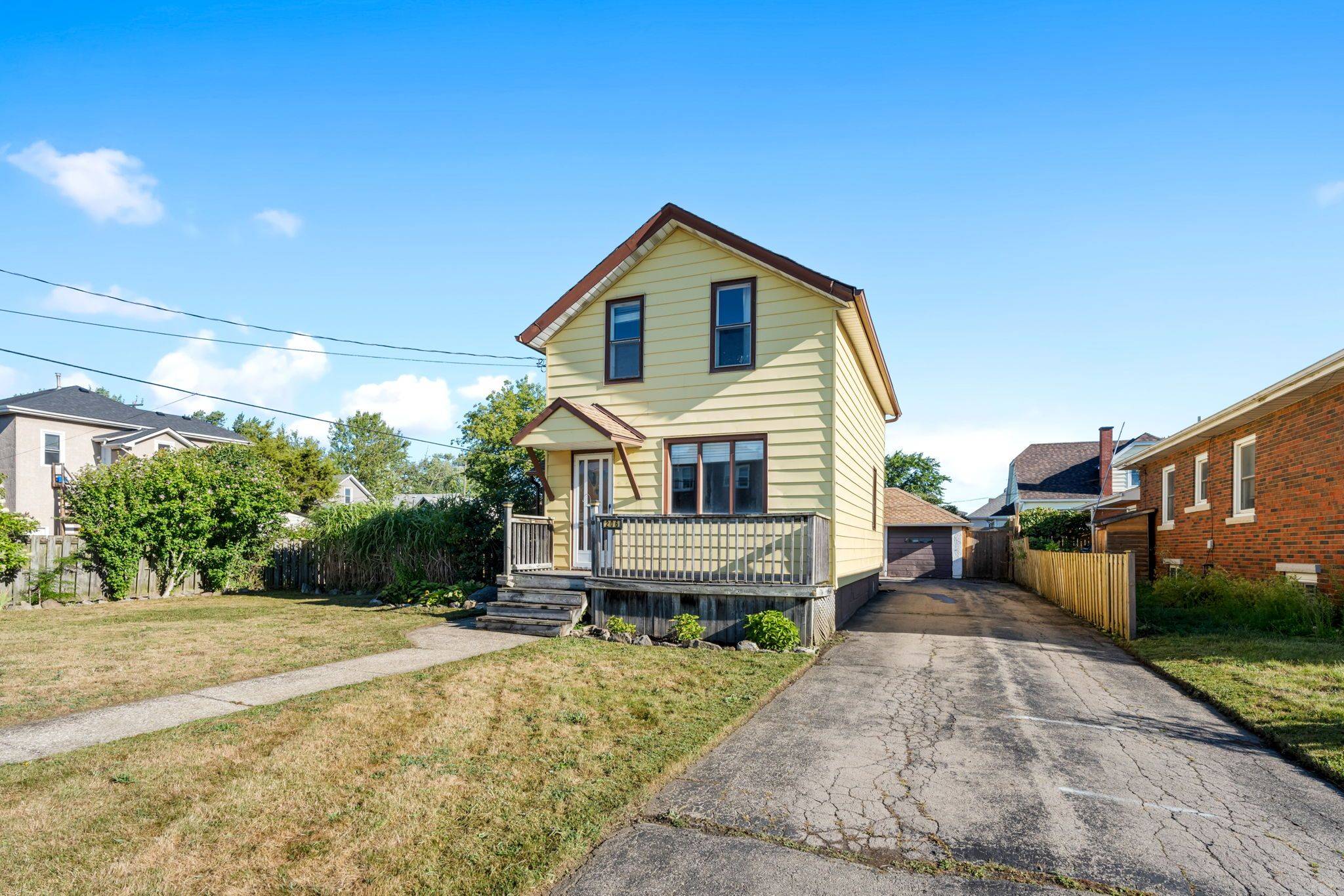 Port Colborne, ON L3K 1J3,206 Bell ST
