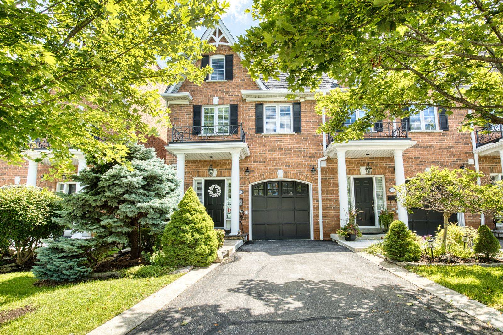 Mississauga, ON L5M 1R8,23 Ellen ST #4