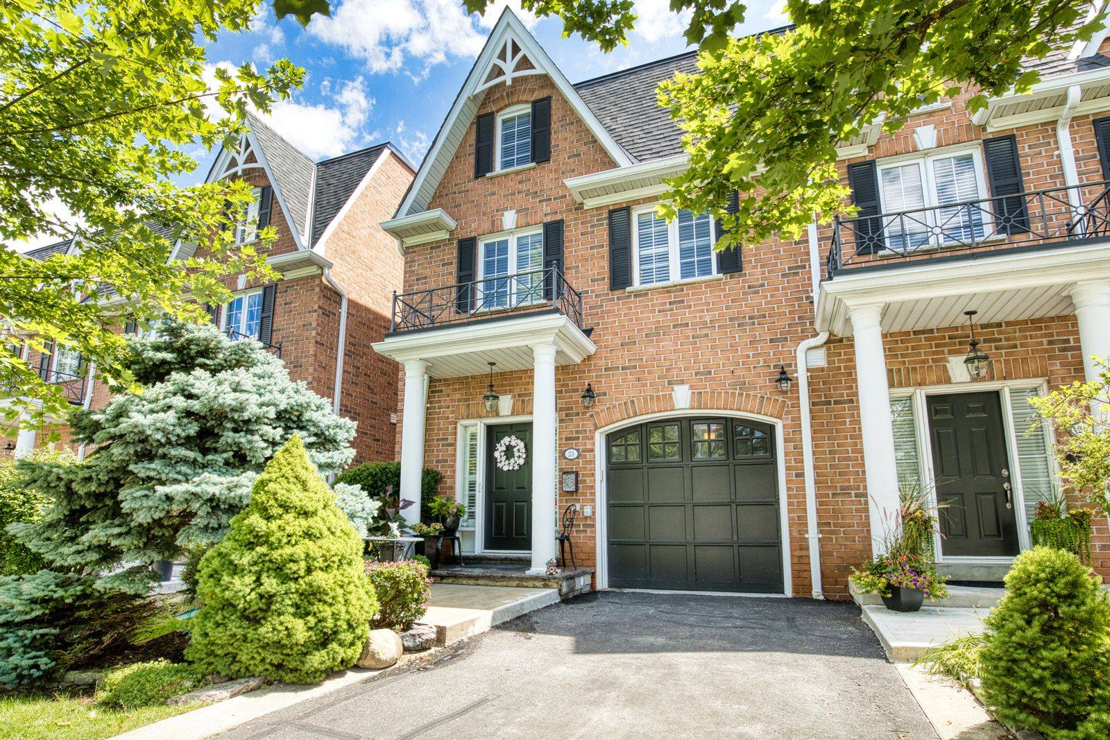 Mississauga, ON L5M 1R8,23 Ellen ST #4