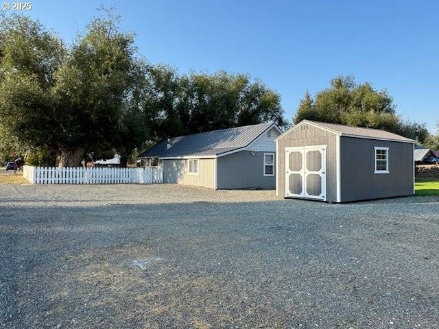 1645 4TH ST, Haines, OR 97833