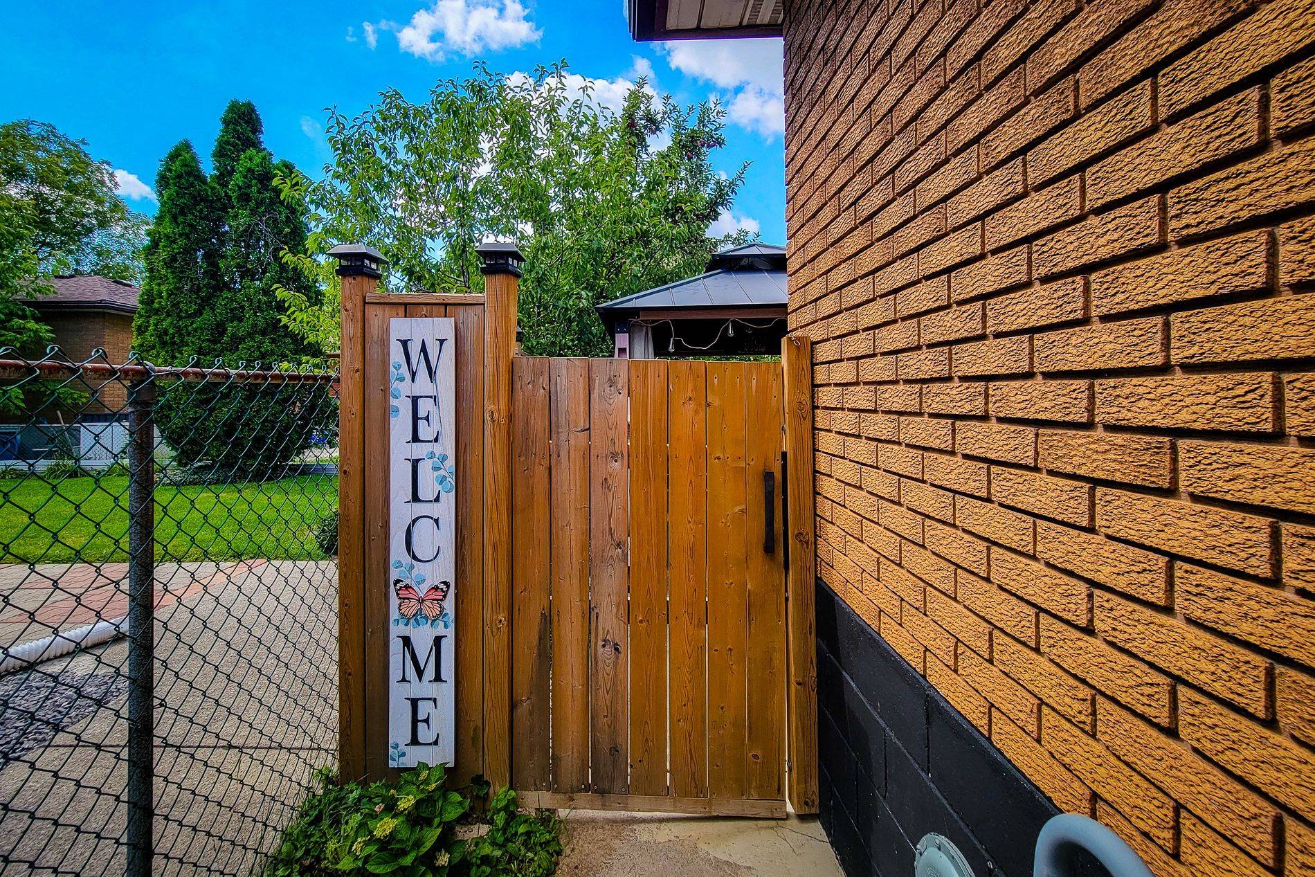 Hamilton, ON L9A 3J3,12 Maitland AVE