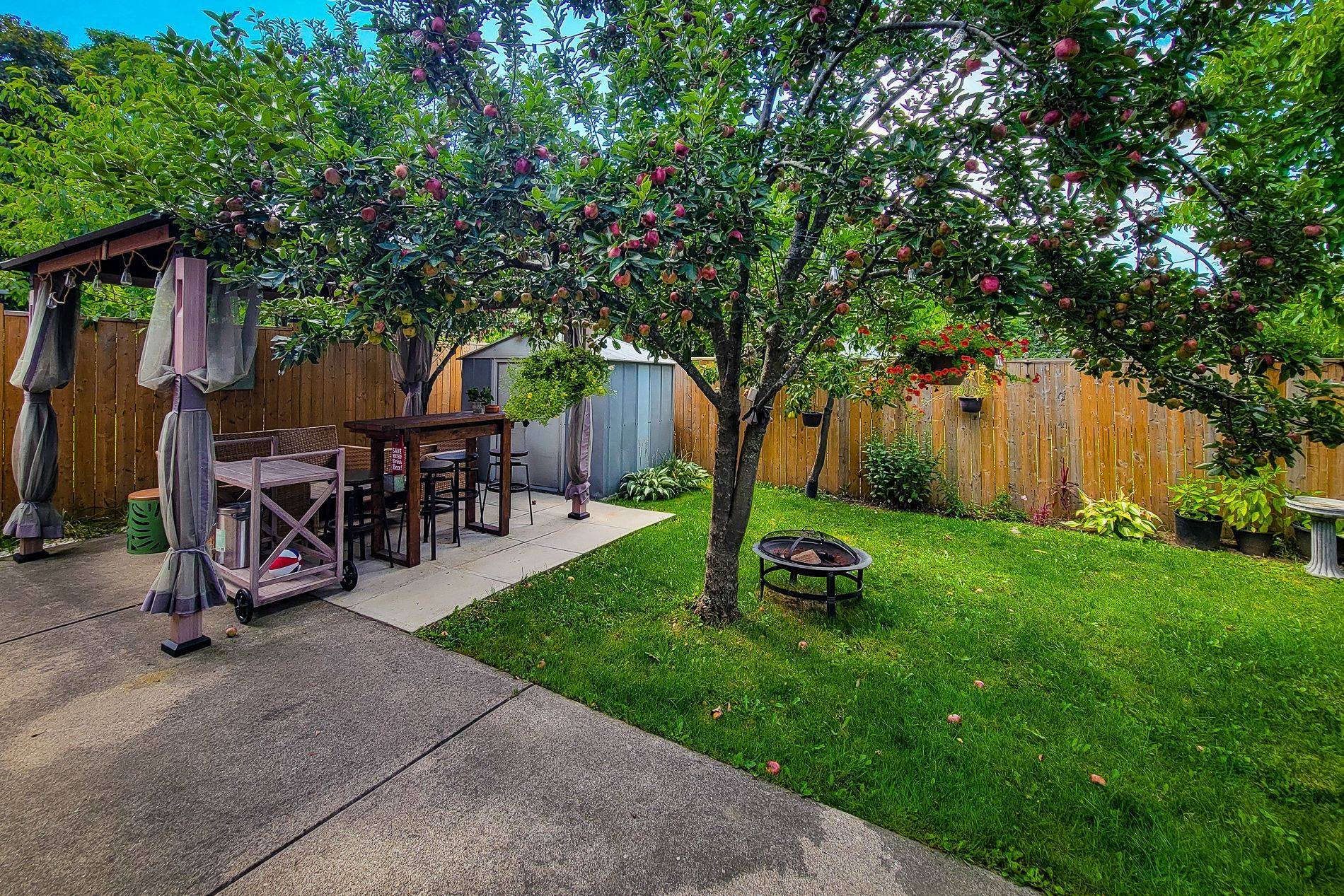 Hamilton, ON L9A 3J3,12 Maitland AVE