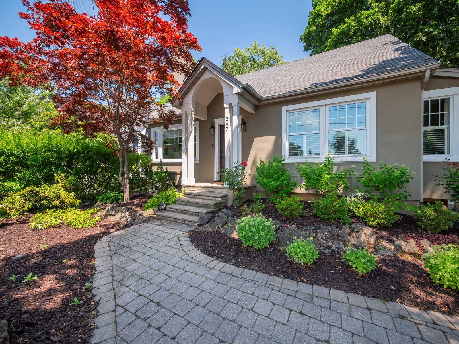 Oakville, ON L6J 3P2,247 Allan ST