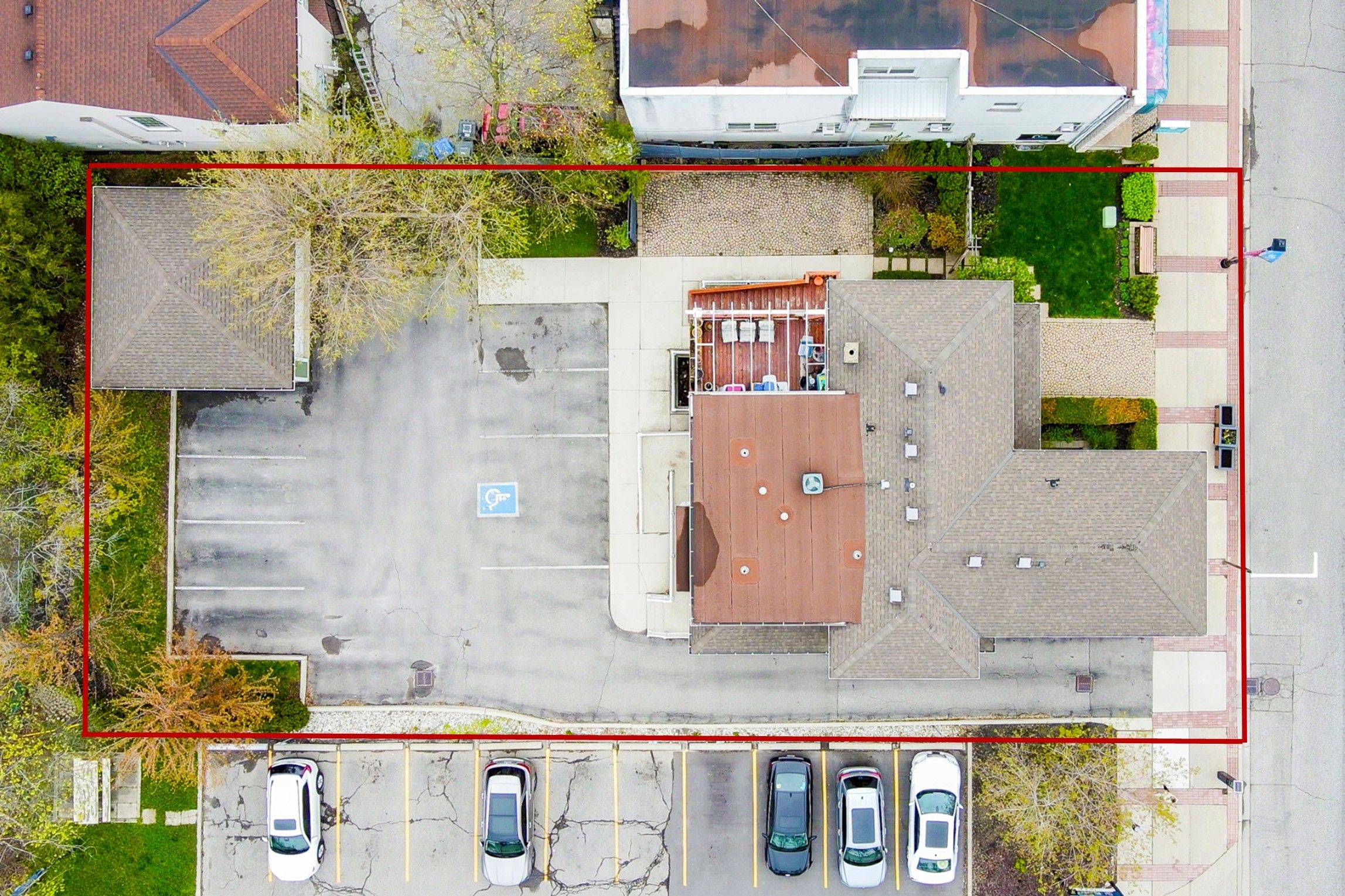 Mississauga, ON L5M 1L4,201 Queen ST S