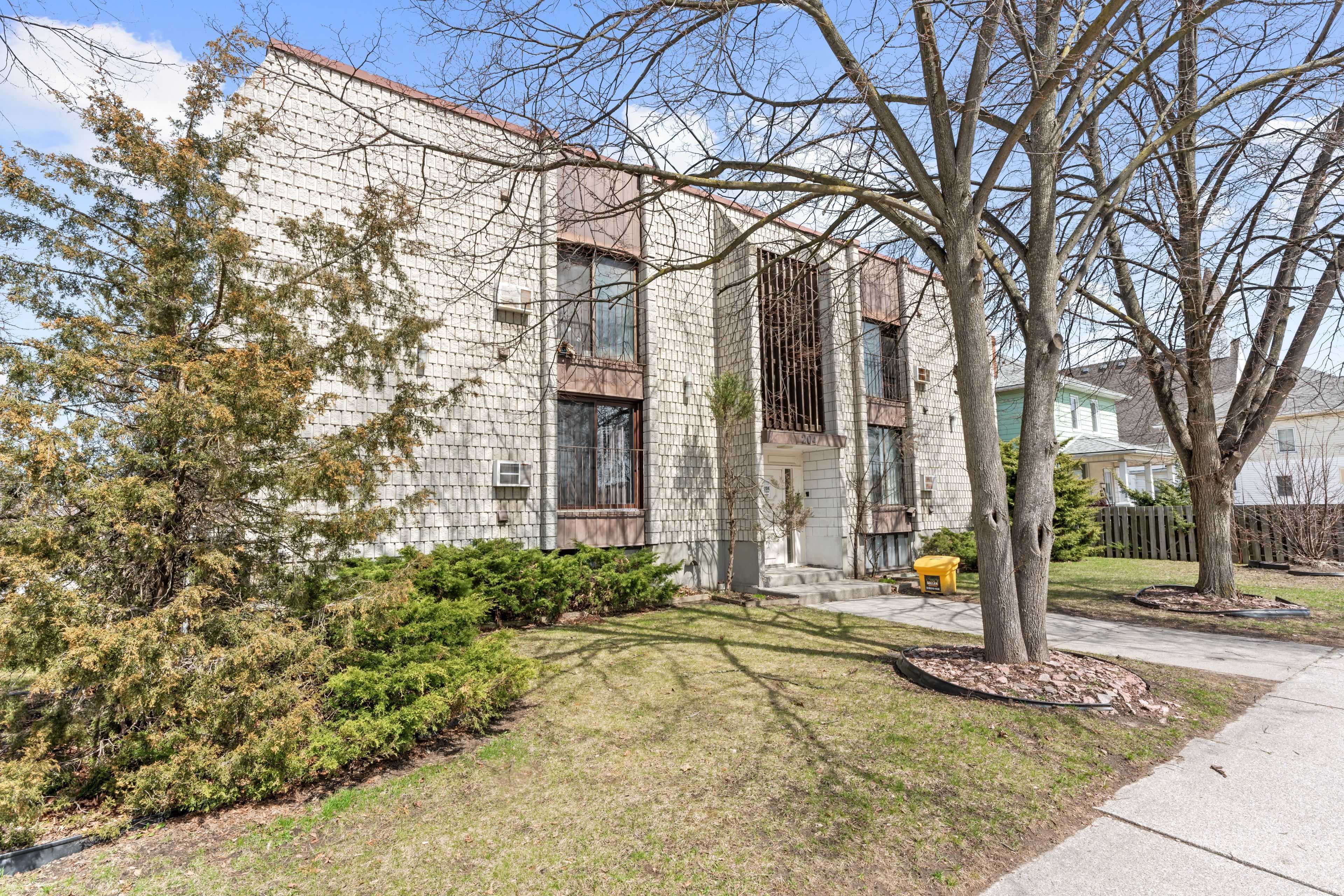 Point Edward, ON N7V 1E8,204 Michigan AVE