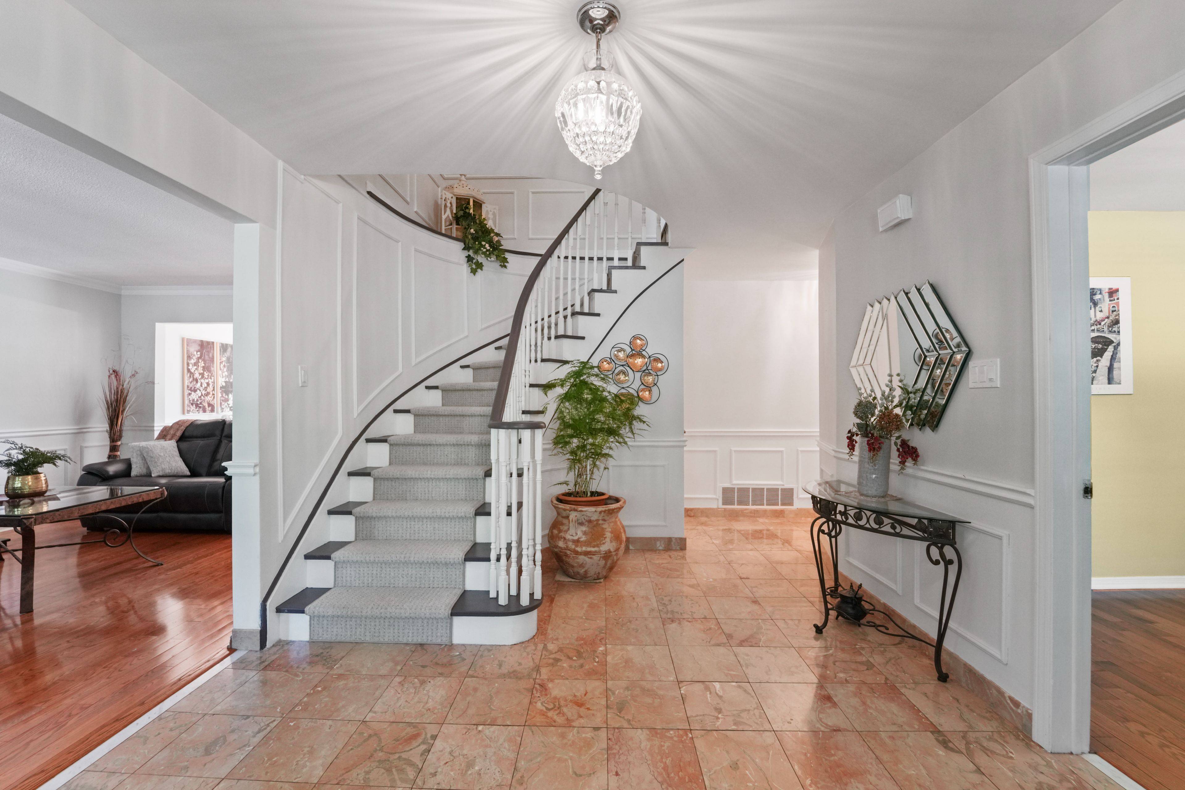 Mississauga, ON L5H 3W3,2032 Shannon DR